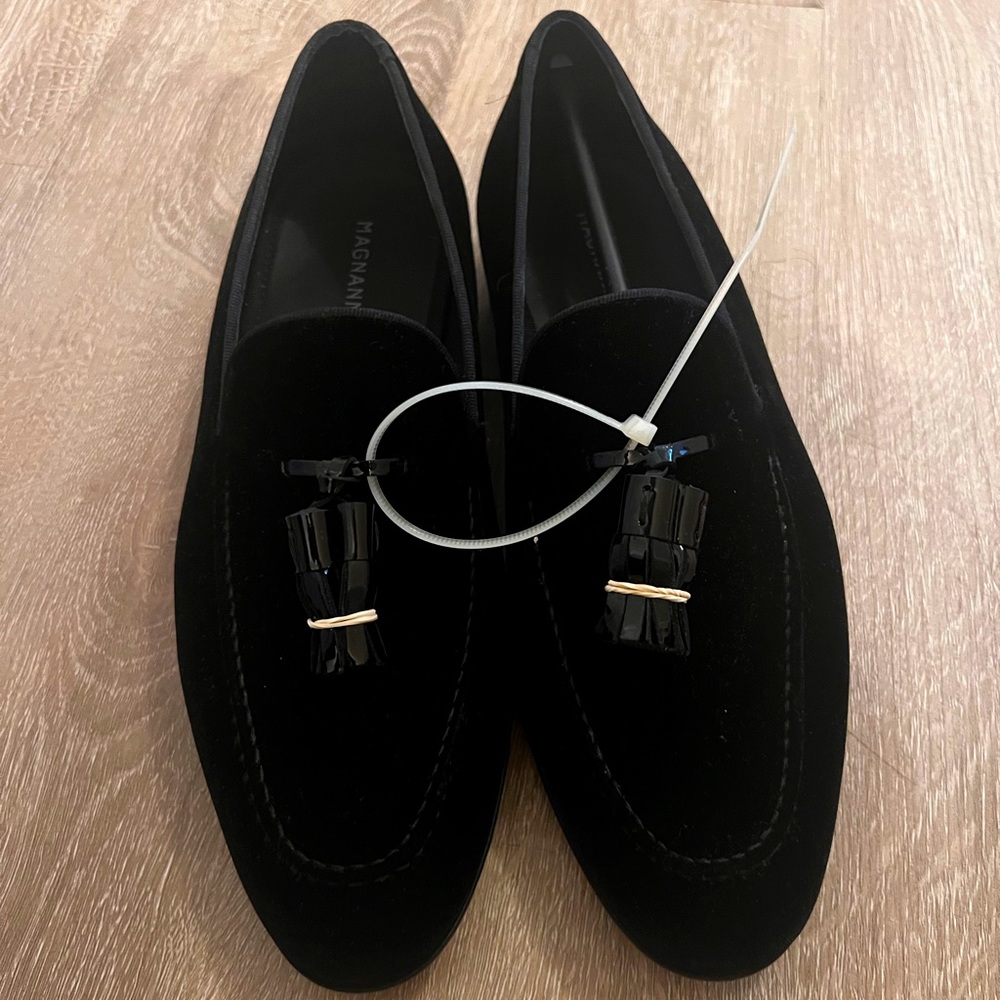 Mens black Magnanni velvet dress shoes size 7 BRAND NEW. Never worn.